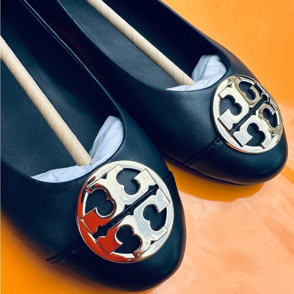 NIB Tory Burch Chelsea Cap Toe Leather Flats Black & Navy Gold Logo MANY SIZES - Picture 4 of 11